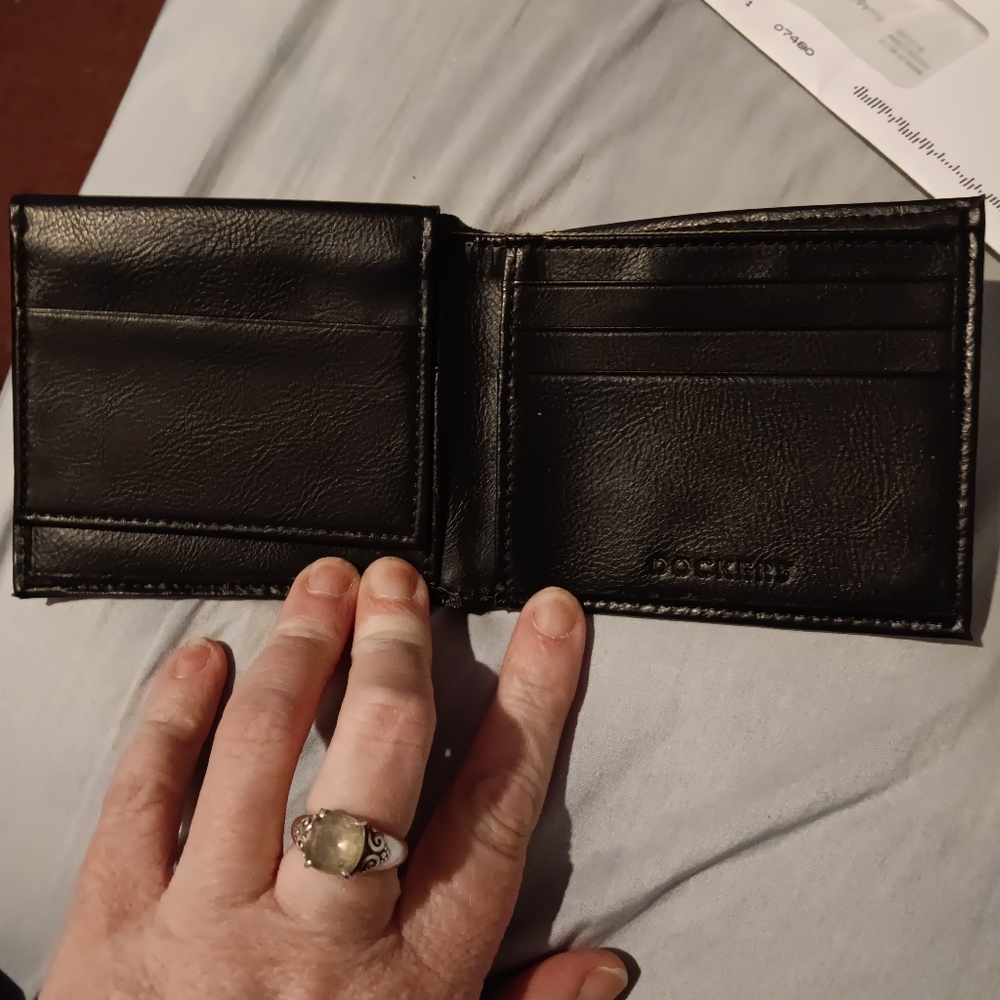 Wallets - Picture 4 of 4